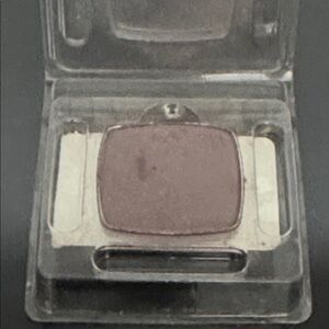 Chanel Shadowlights single shadow in Taupe